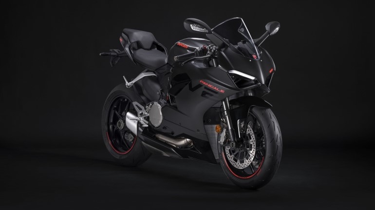 Νέος χρωματικός συνδυασμός Black on Black για την Panigale V2